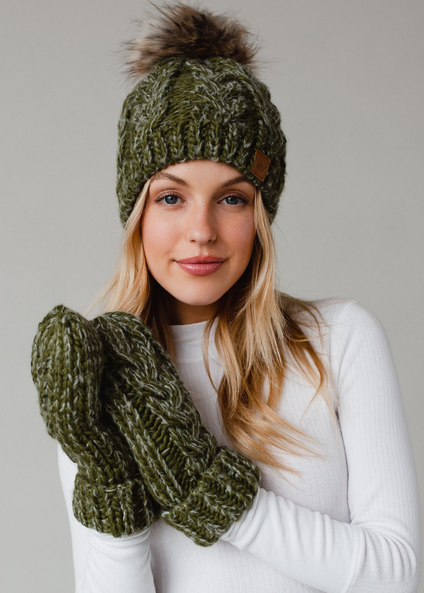 PANACHE Cable Knit Mittens