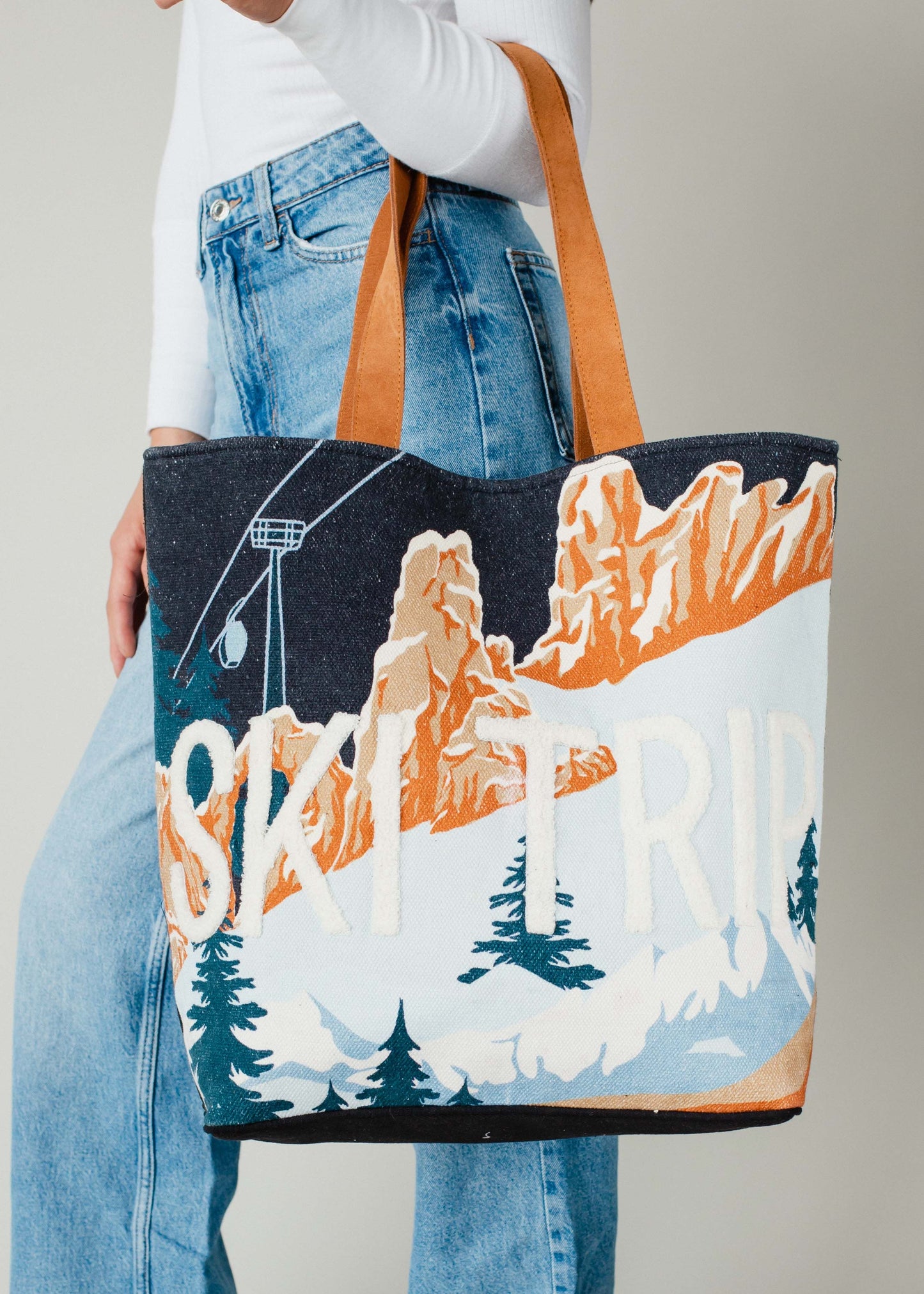 PANACHE Ski Trip Scene Tote