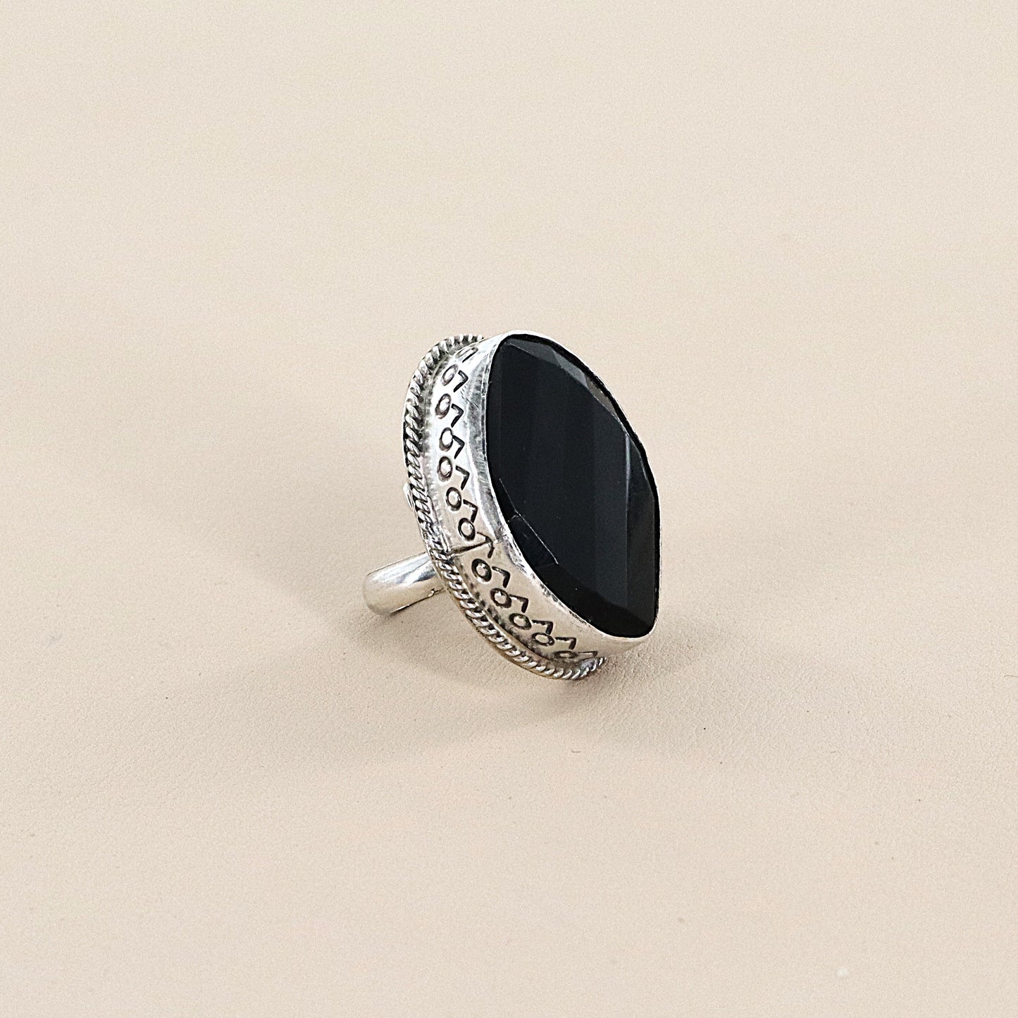 PAIGE WALLACE Onyx Oval Faceted Stone Ring