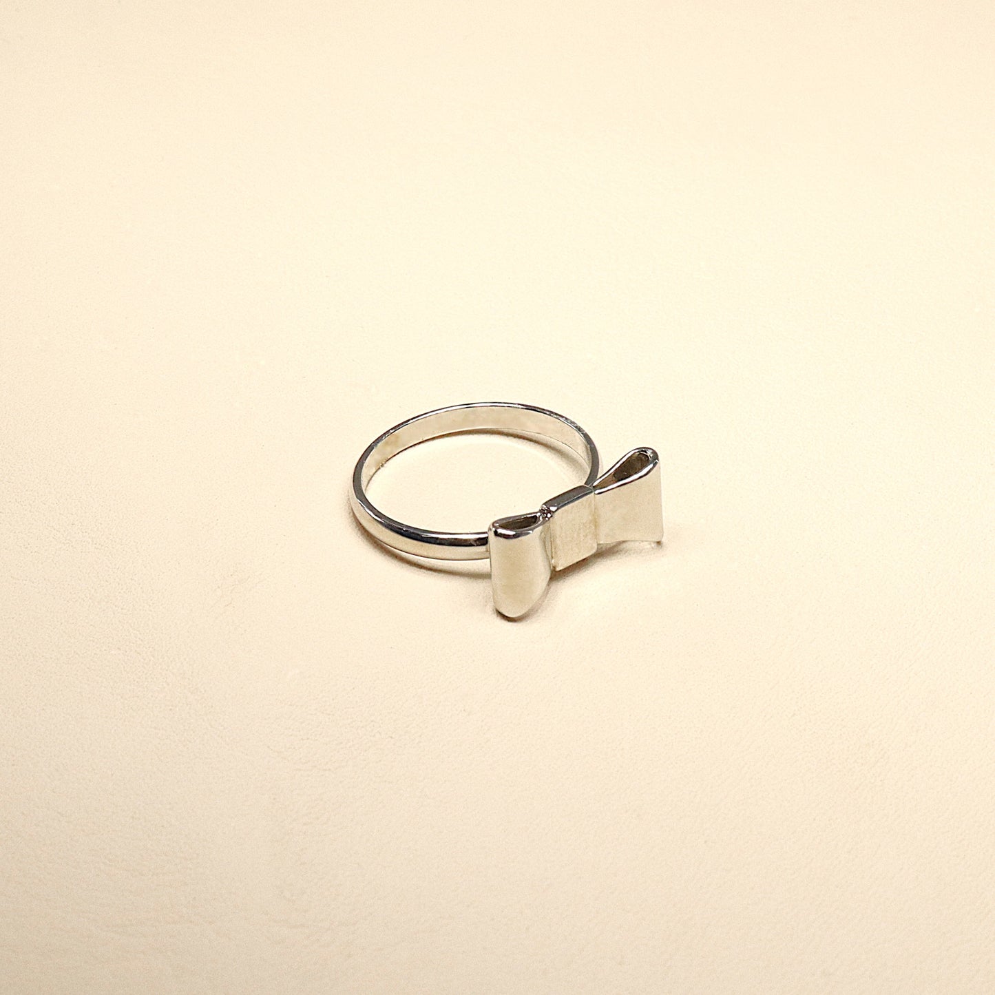 ABCO Chic Ribbon Charm Ring